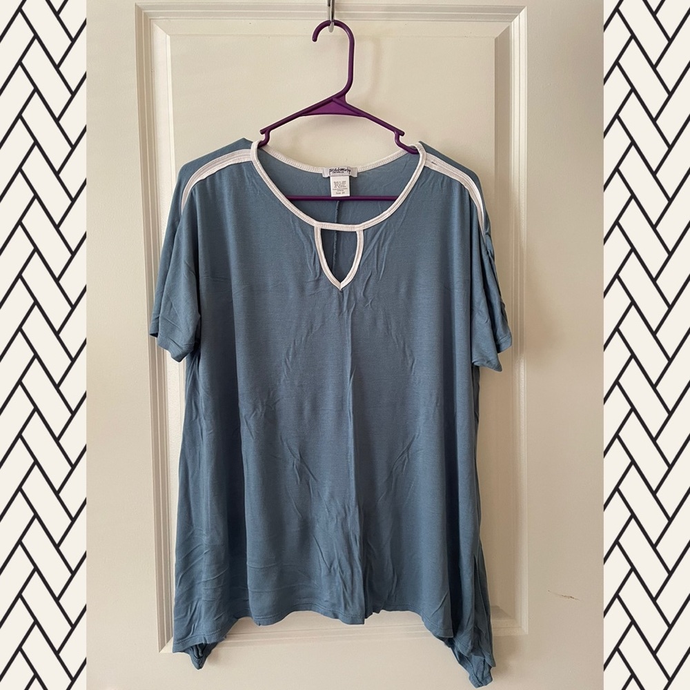 Size 2X blue top with white stripe.